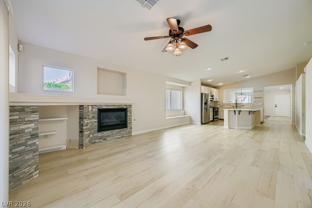 Photo 3 of 8136 Shady Glen Avenue