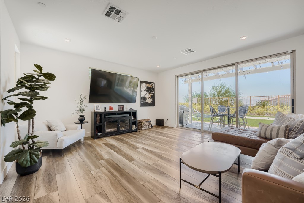 Photo 7 of 30, 1074 Parkington Avenue
