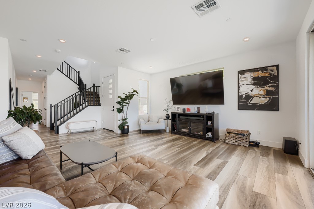 Photo 8 of 30, 1074 Parkington Avenue