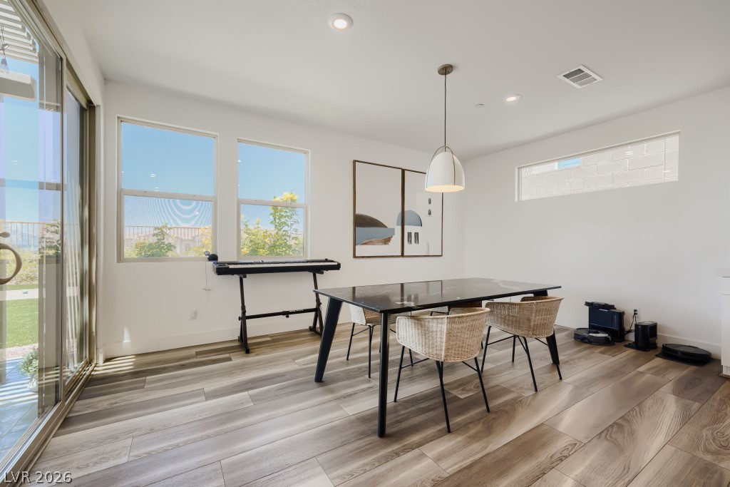 Photo 13 of 30, 1074 Parkington Avenue