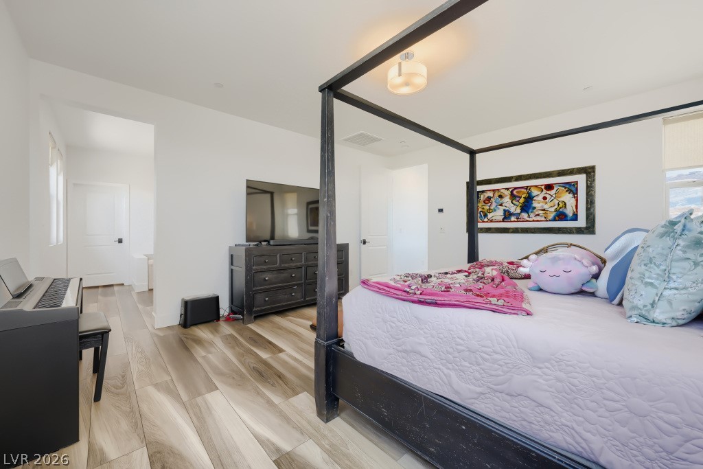 Photo 17 of 30, 1074 Parkington Avenue
