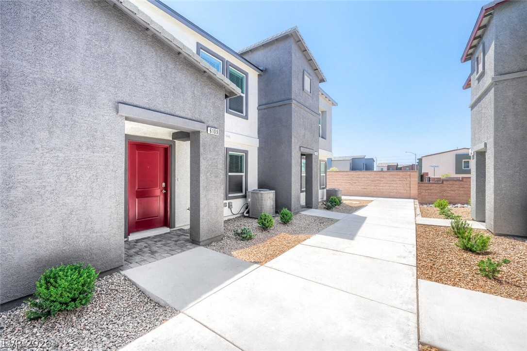 Photo 7 of 56, 6109 Hibiscus Garden Street