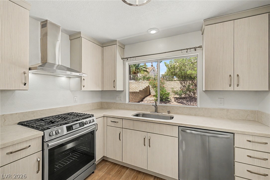 Photo 3 of 3017 Hawksdale Drive