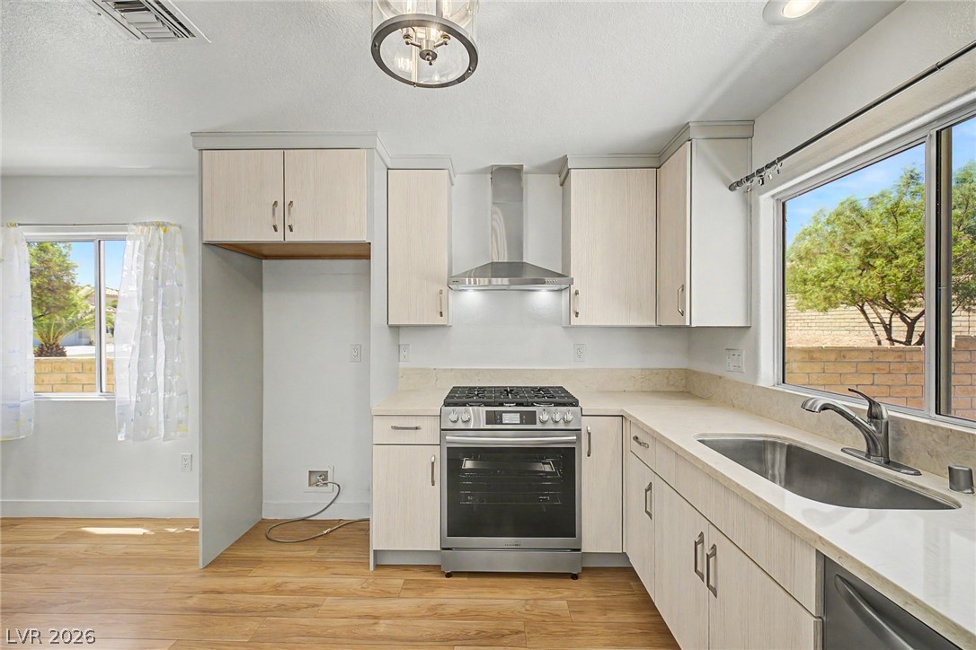 Photo 9 of 26, 3017 Hawksdale Drive