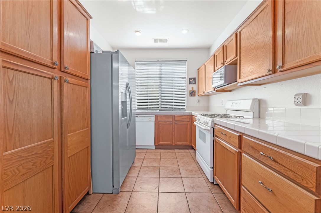 Photo 6 of 32, 1712 Stonefield Street