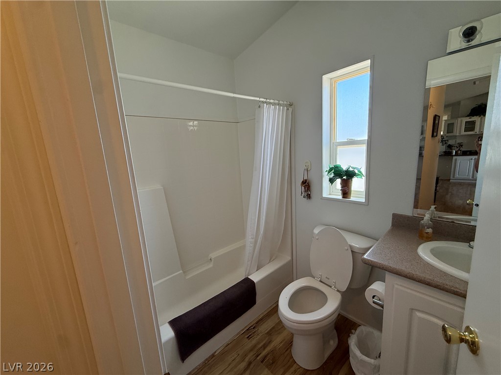 Photo 10 of 22, 150 E 191st Street