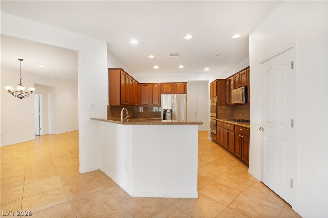 Photo 7 of 33, 2353 Orangeburg Place