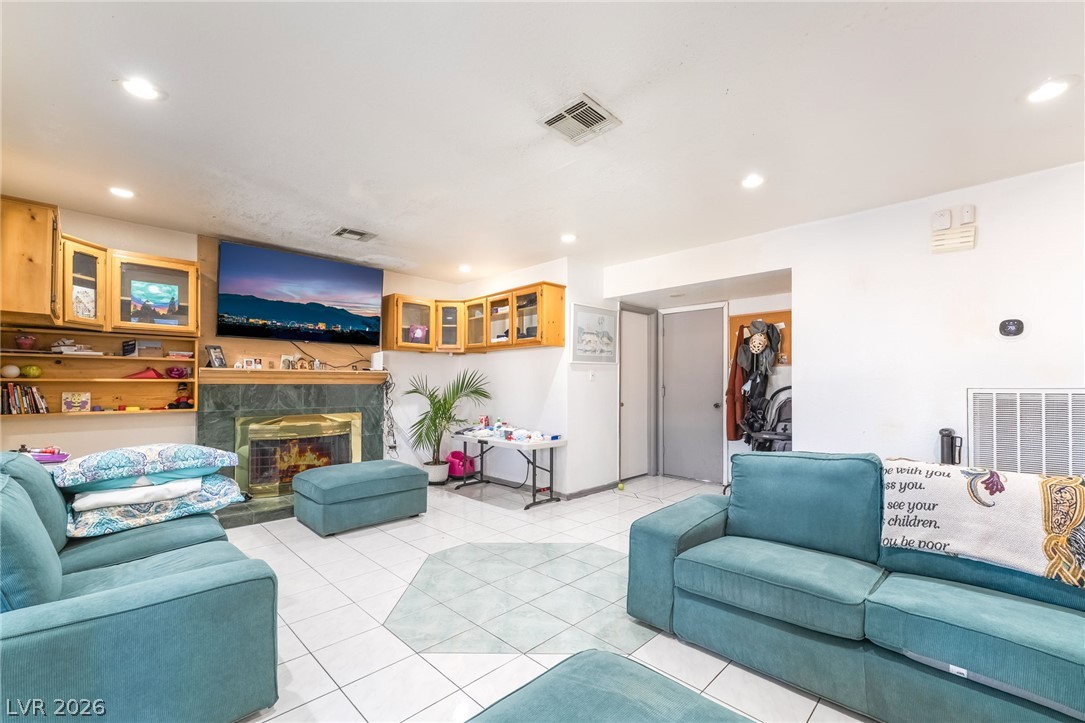 Photo 18 of 43, 5201 Spencer Street