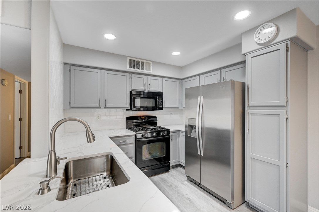 Photo 9 of 47, 3425 E RUSSELL Road #223