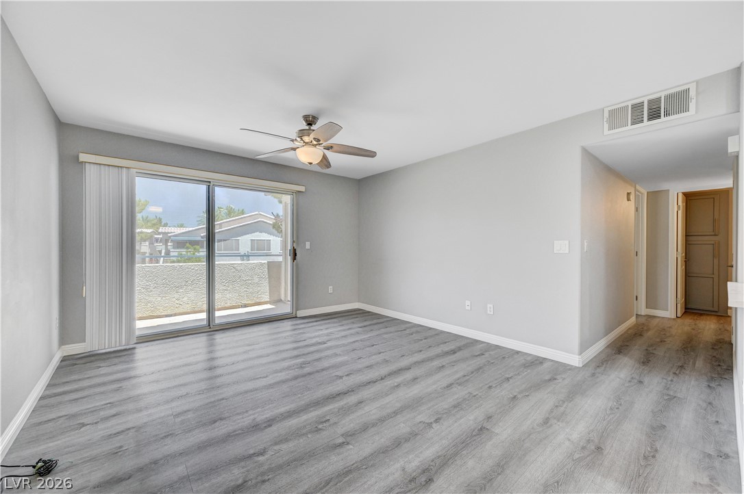 Photo 12 of 47, 3425 E RUSSELL Road #223