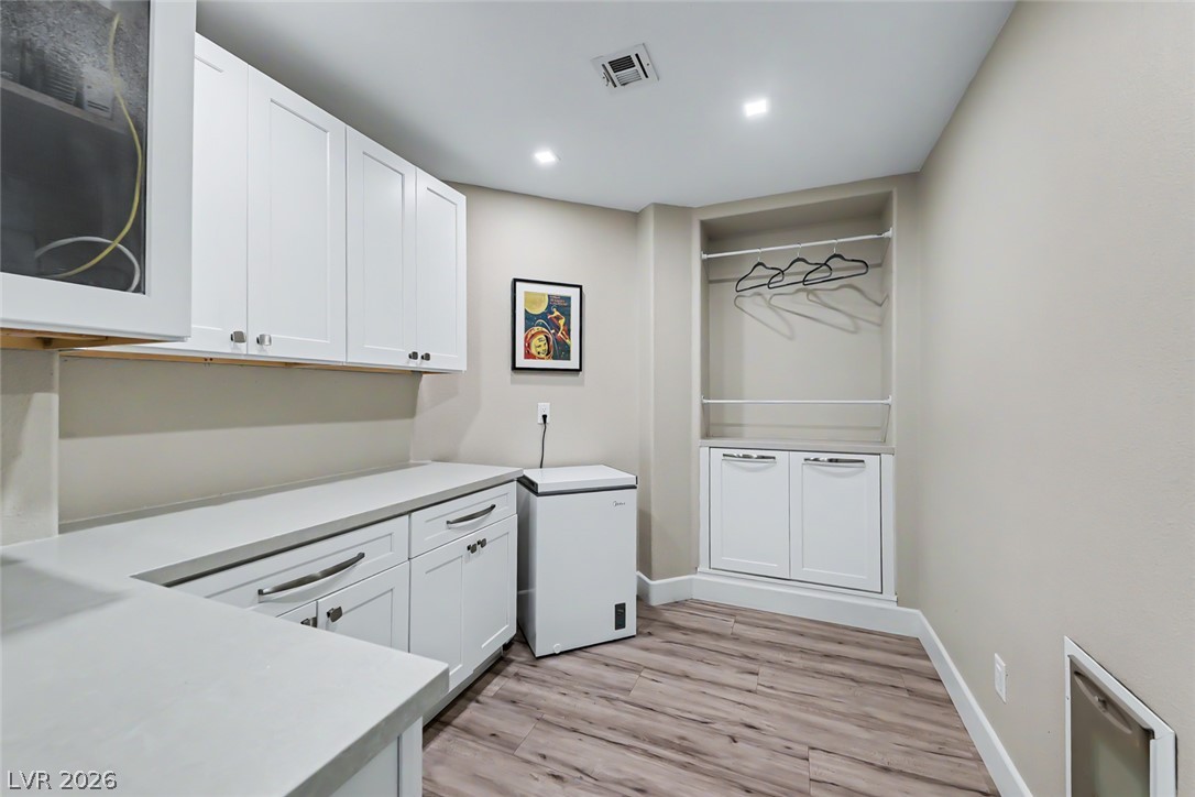 Photo 33 of 38, 8986 Sidebrook Court