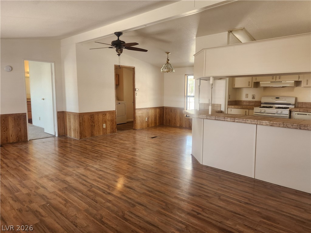 Photo 6 of 35, 3189 Del Monte Street