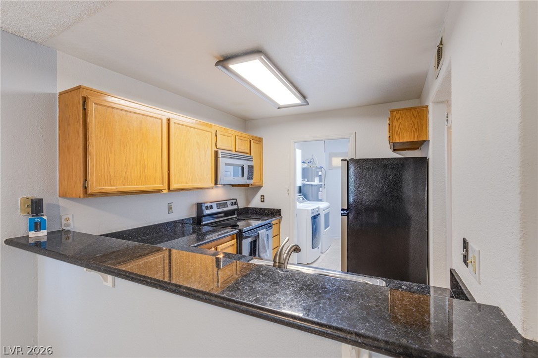 Photo 8 of 18, 1800 Edmond Street #130