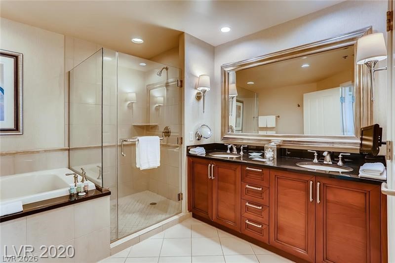 Photo 6 of 15, 135 E Harmon #1804