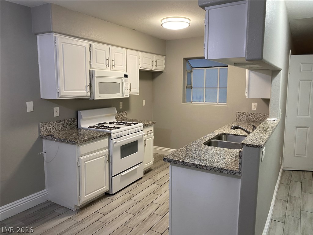 Photo 11 of 33, 271 N Lamb Boulevard #D