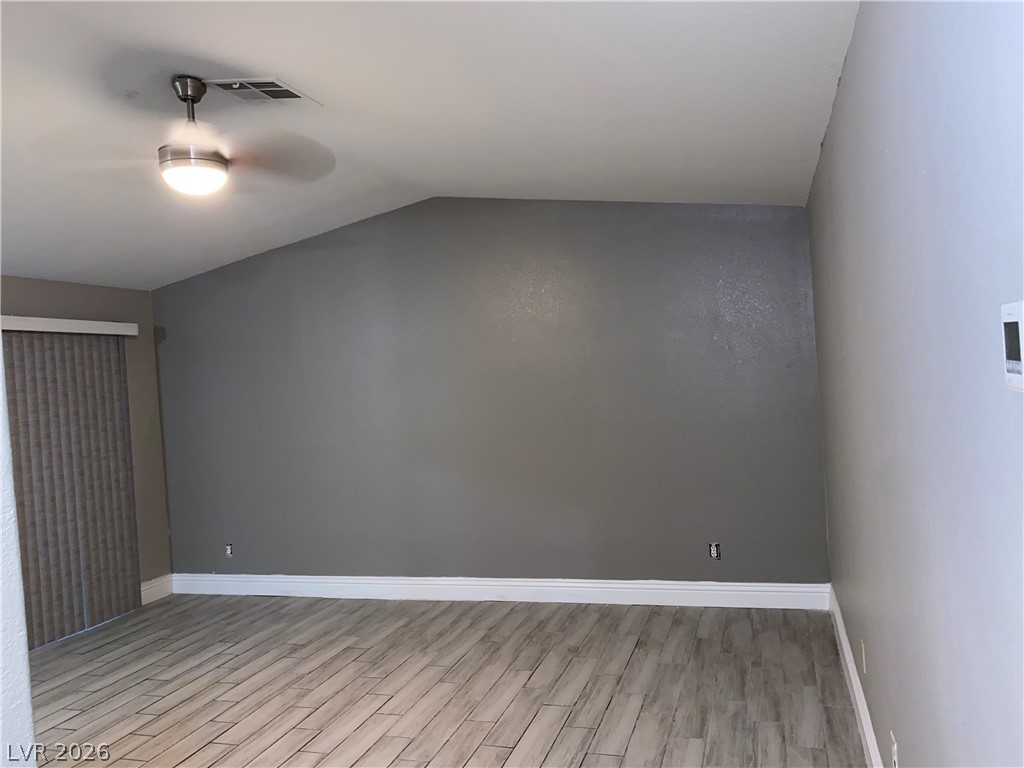 Photo 18 of 33, 271 N Lamb Boulevard #D