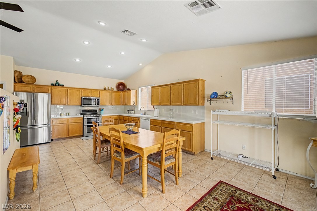 Photo 9 of 25, 967 Cardelina Lane