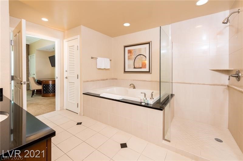 Photo 10 of 19, 125 E Harmon Avenue #2514