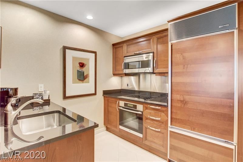 Photo 14 of 44, 125 E Harmon Avenue #1620