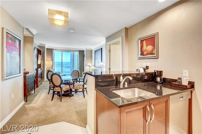 Photo 15 of 44, 125 E Harmon Avenue #1620