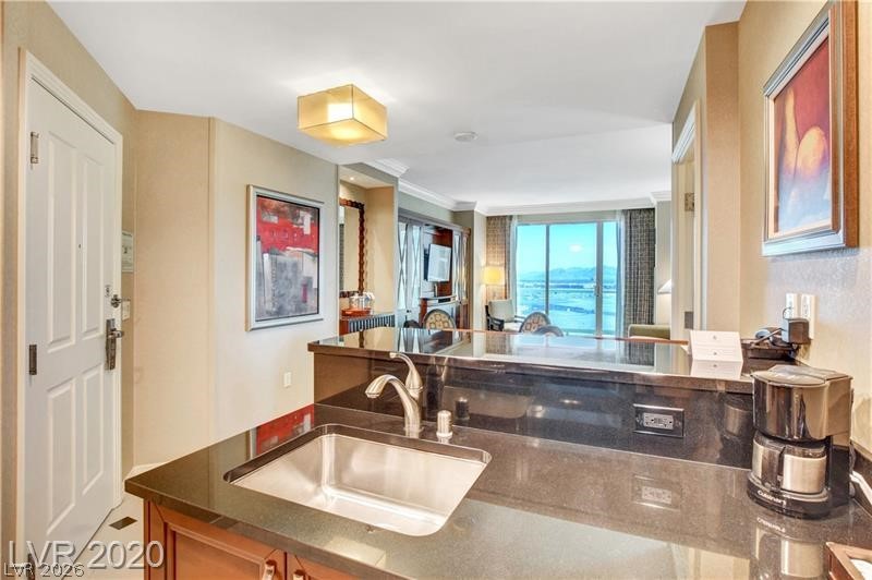 Photo 16 of 44, 125 E Harmon Avenue #1620