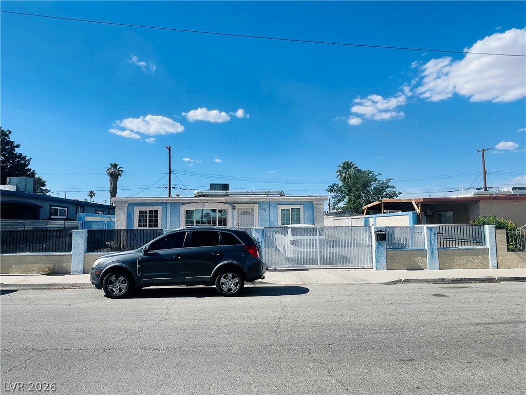 3708 Waikiki Avenue, Las Vegas 89104