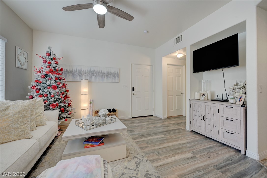 Photo 7 of 41, 9580 W Reno Avenue #134