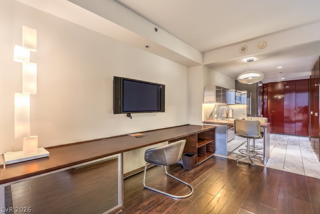 Photo 10 of 27, 4381 W Flamingo Road #3010