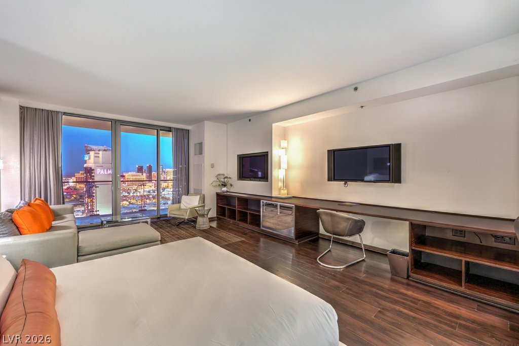 Photo 12 of 27, 4381 W Flamingo Road #3010