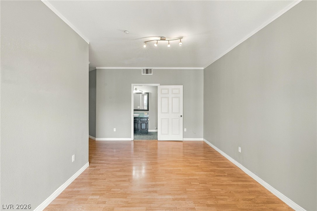 Photo 17 of 40, 5855 Valley Drive #1080