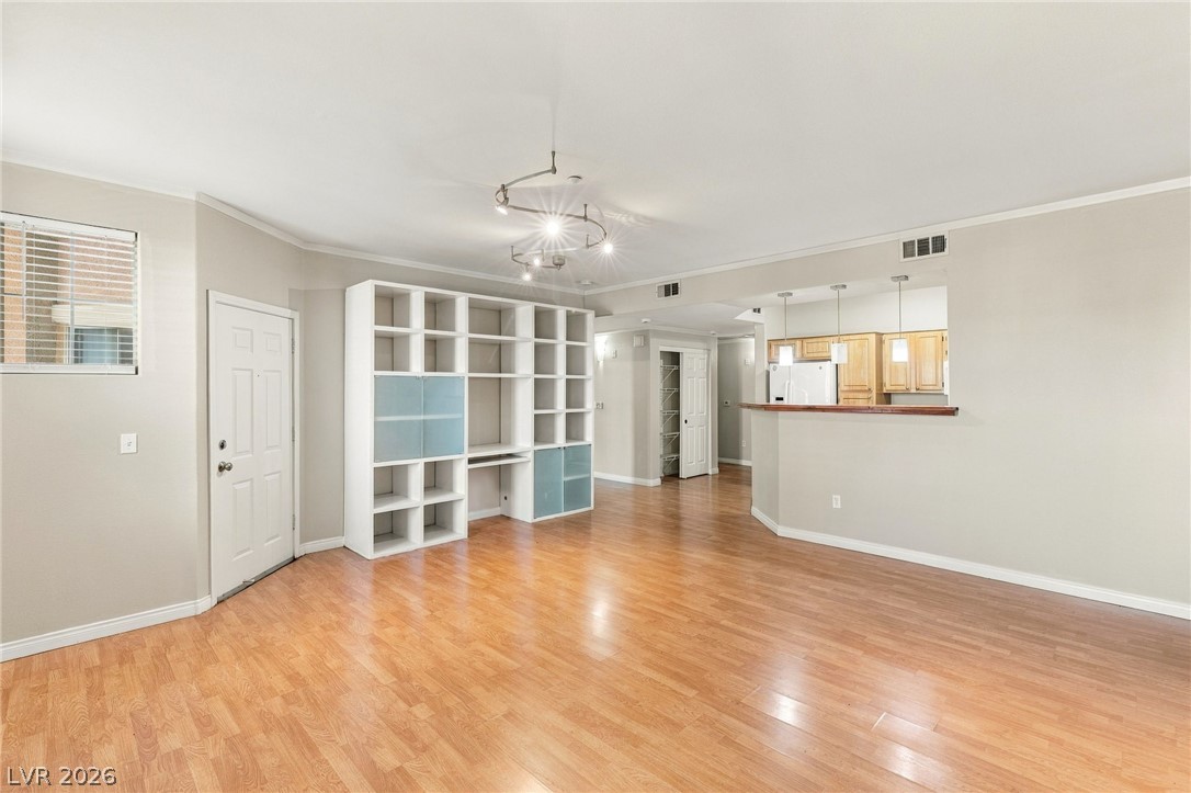 Photo 7 of 40, 5855 Valley Drive #1080