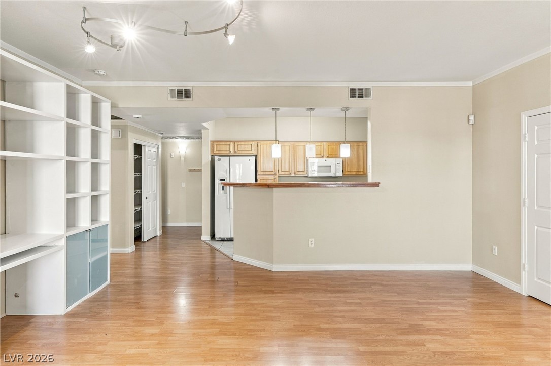 Photo 8 of 40, 5855 Valley Drive #1080