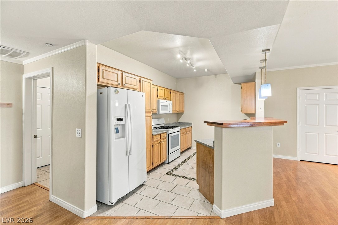 Photo 9 of 40, 5855 Valley Drive #1080