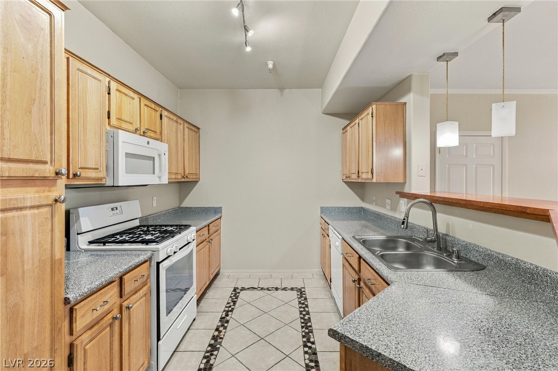 Photo 11 of 40, 5855 Valley Drive #1080