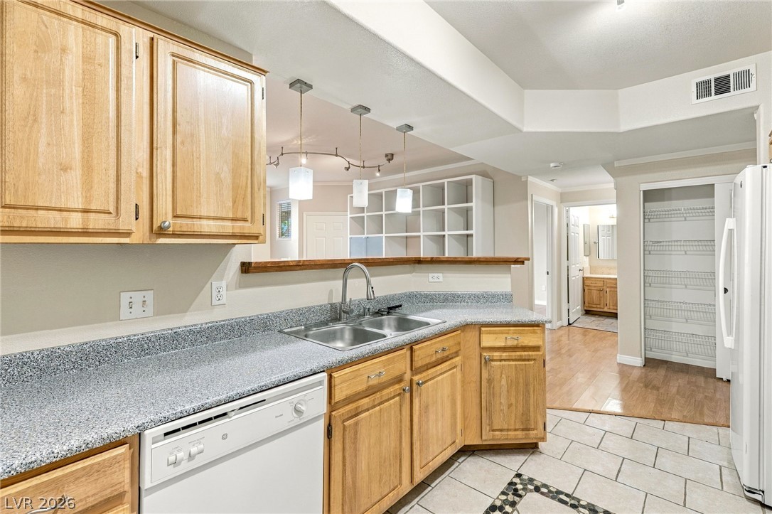 Photo 12 of 40, 5855 Valley Drive #1080