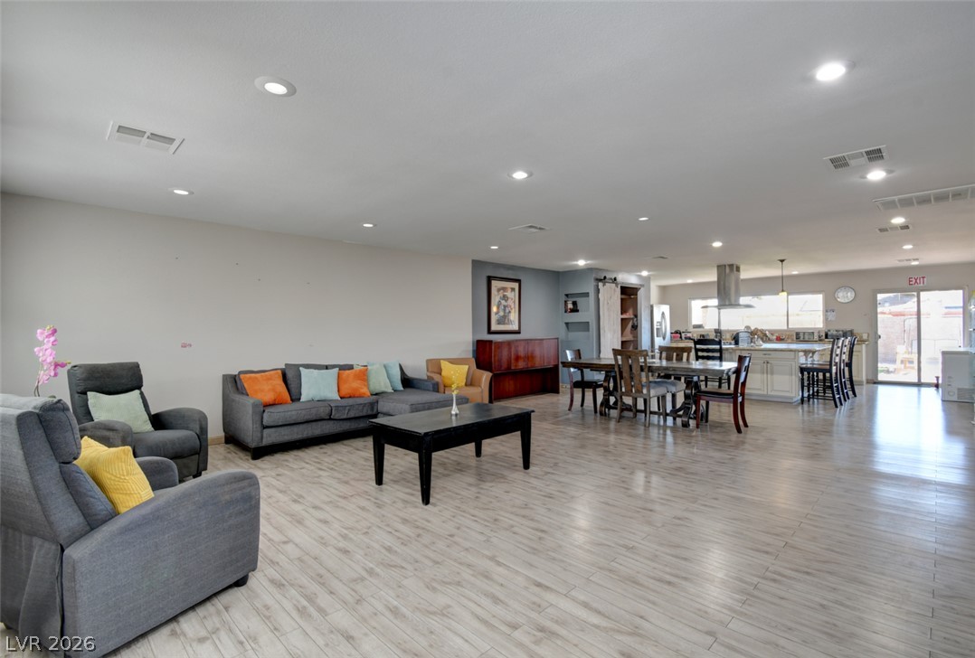 Photo 5 of 603 Palmhurst Drive