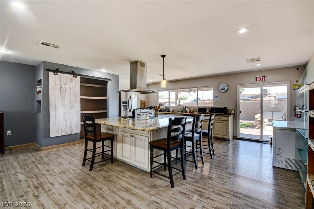 Photo 6 of 16, 603 Palmhurst Drive