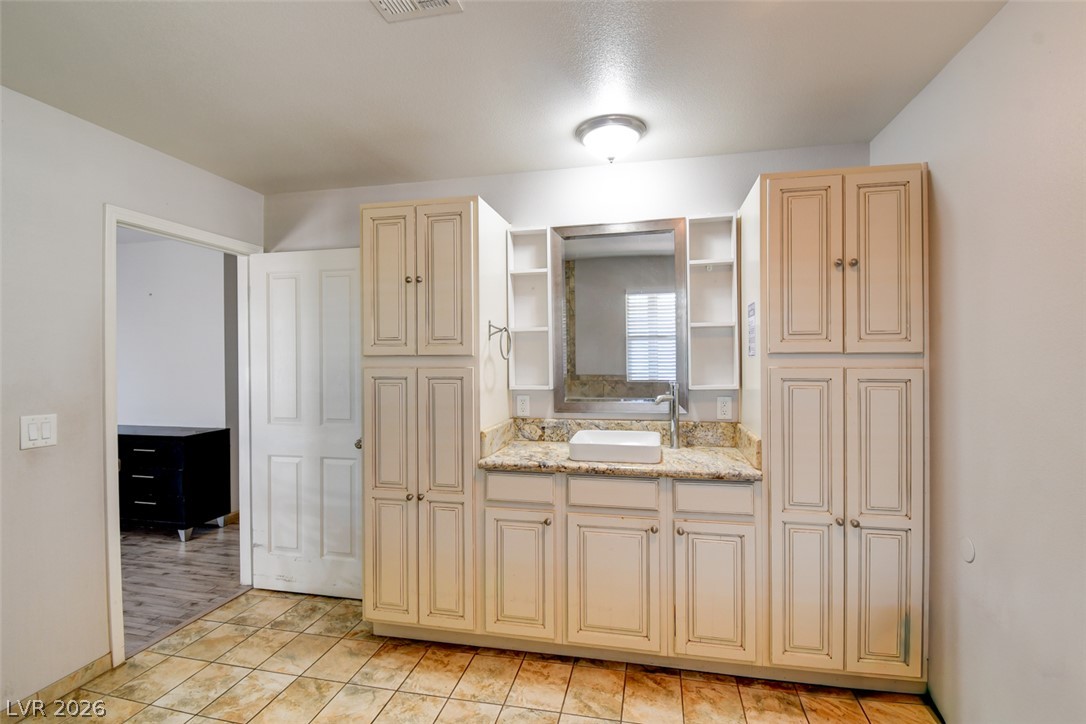 Photo 11 of 16, 603 Palmhurst Drive