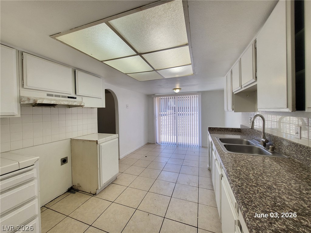 Photo 7 of 17, 4456 Buena Vista Drive