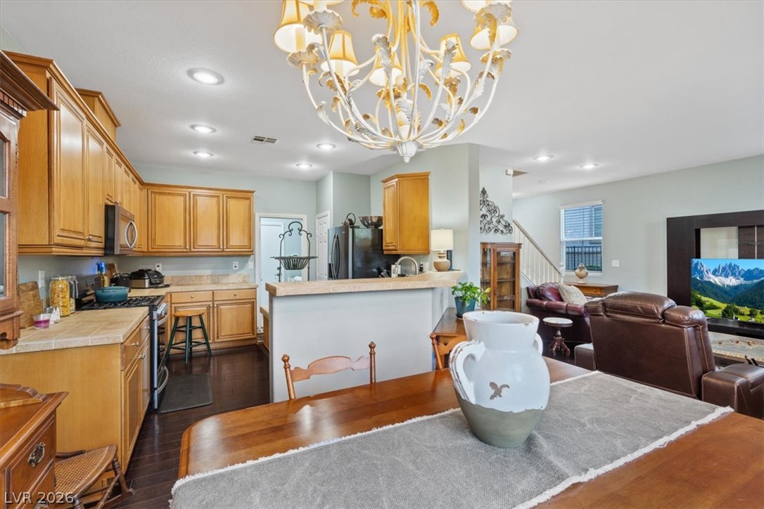 Photo 8 of 29, 9116 Alpine Grove Avenue #103