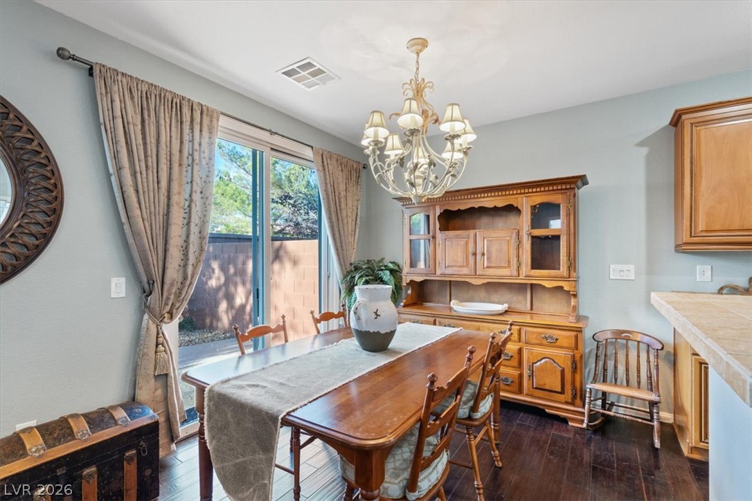 Photo 11 of 29, 9116 Alpine Grove Avenue #103