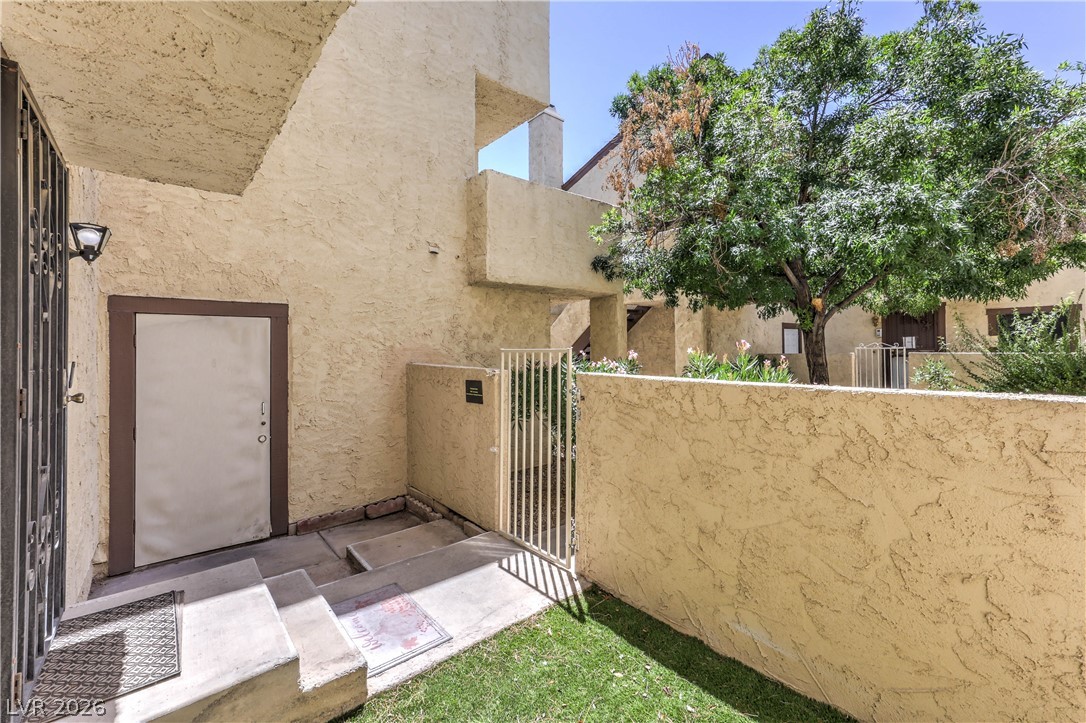 Photo 9 of 27, 5045 Spencer Street #B