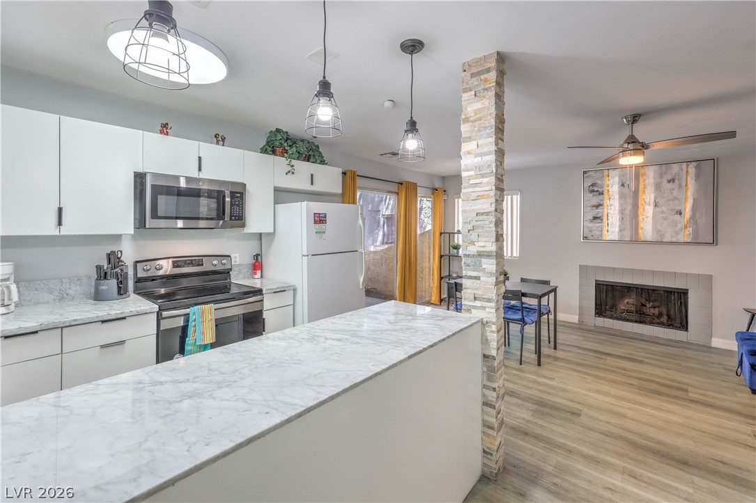 Photo 11 of 27, 5045 Spencer Street #B