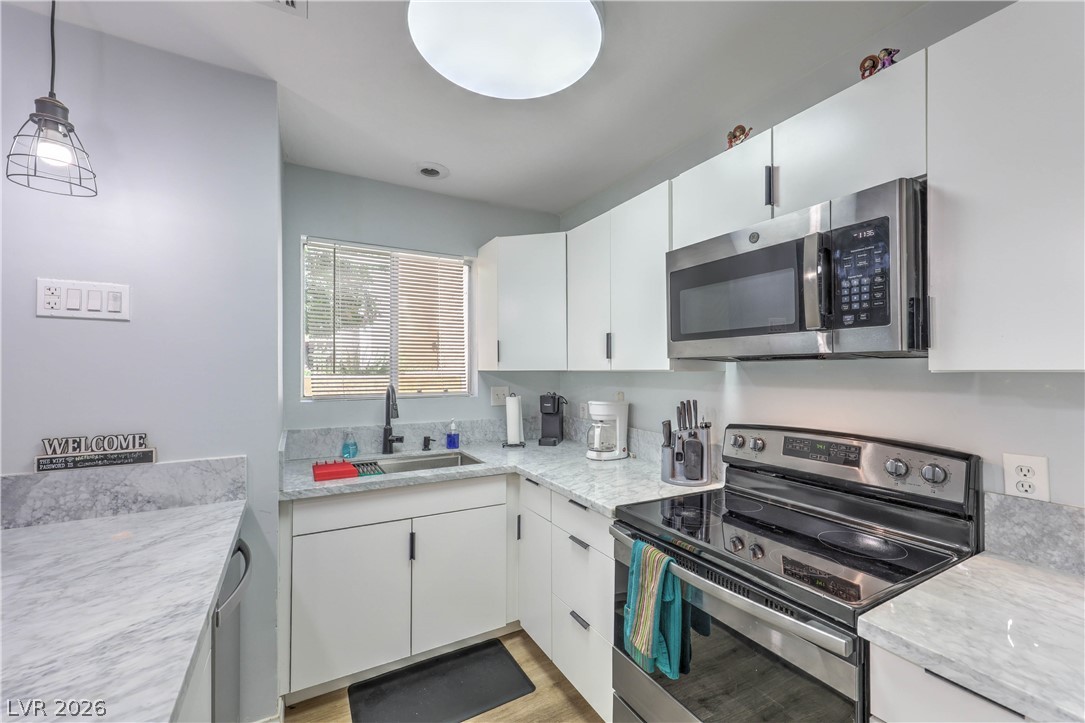 Photo 12 of 27, 5045 Spencer Street #B