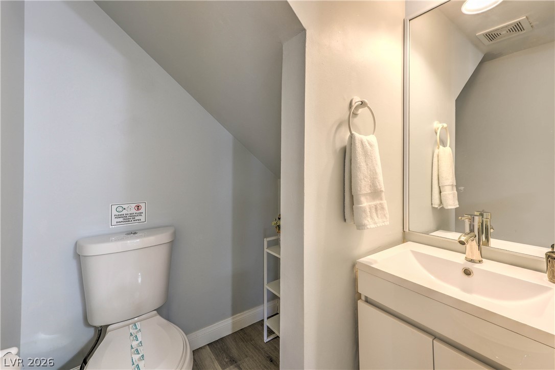 Photo 17 of 27, 5045 Spencer Street #B