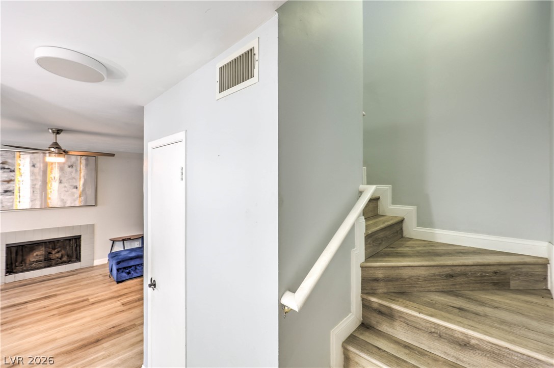 Photo 18 of 27, 5045 Spencer Street #B