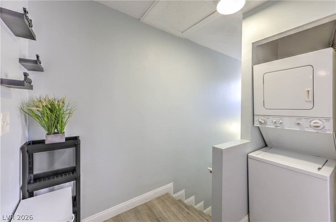 Photo 24 of 27, 5045 Spencer Street #B