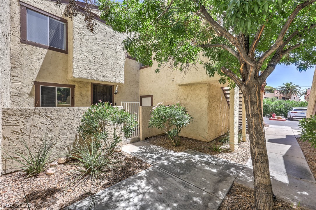 Photo 7 of 27, 5045 Spencer Street #B