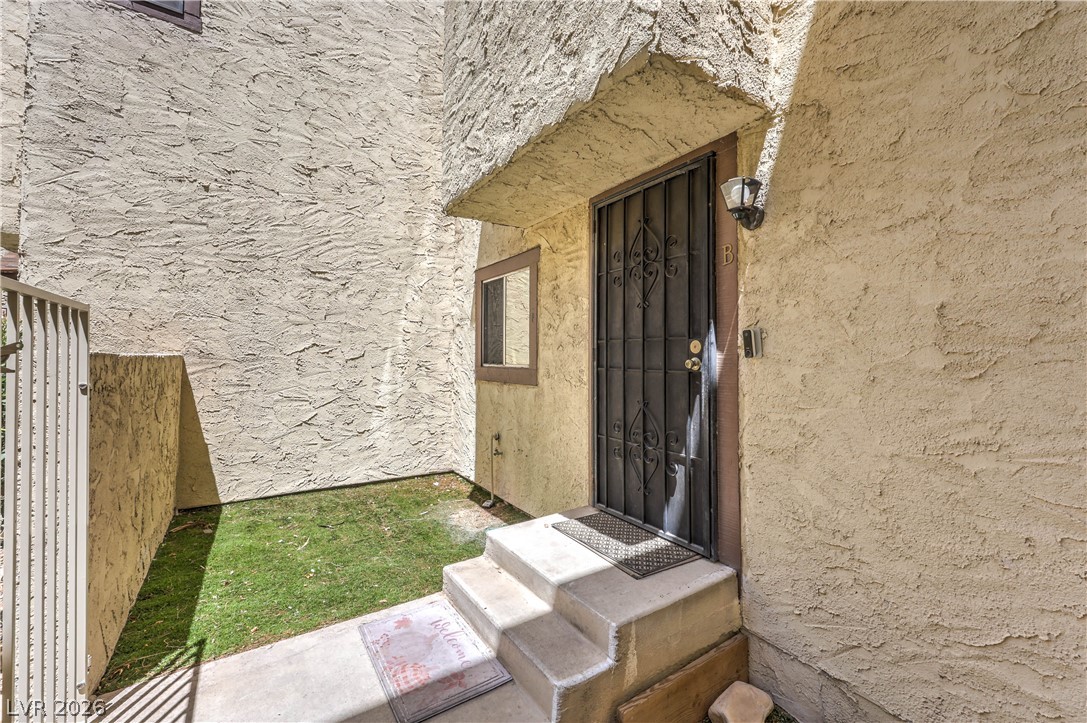 Photo 8 of 27, 5045 Spencer Street #B