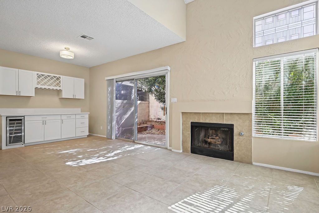 Photo 7 of 32, 1716 Comstock Drive